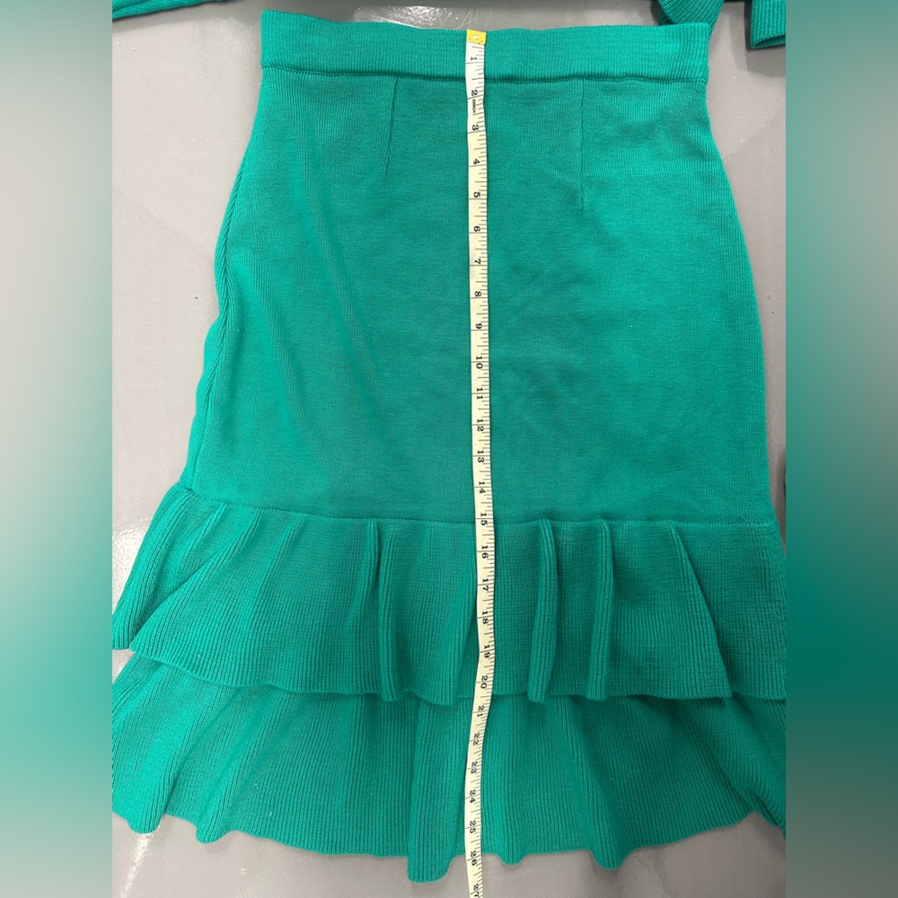 Vintage 2 Piece Green knit skirt Set (has stretch!) - Picture 6 of 6